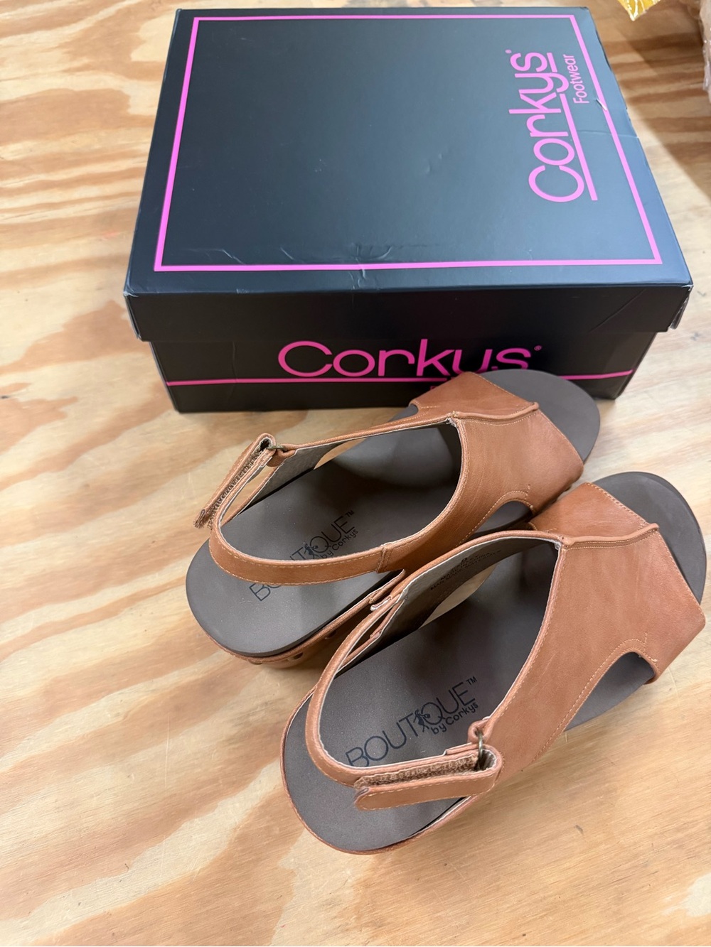 Corky’s Carley Wedges - Picture 4 of 6